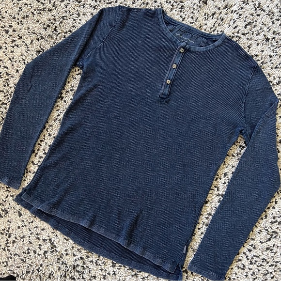 John Varvatos Waffle Henley Navy Blue Distressed Faded Long Sleeve Men’s Large - Picture 2 of 15